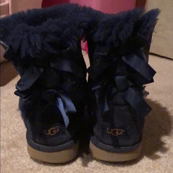 Ugg Bailey Bow Navy size 4 Girls - Picture 2 of 3